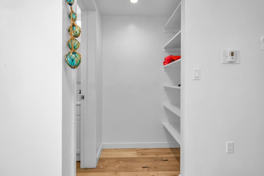 Modern Loft with 1-Bedroom Close to Hollywood walk of fame with parking